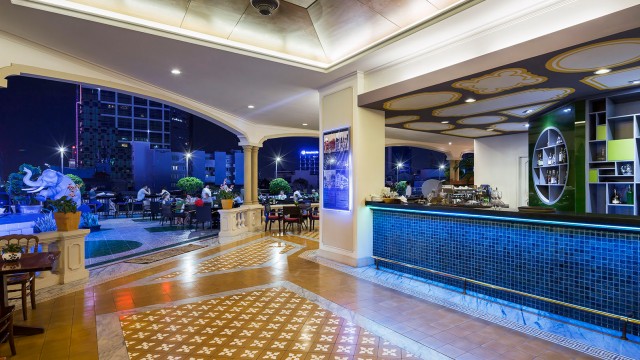 Rooftop-Garden-Bar-(2)